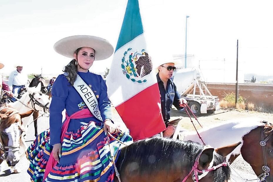 Mujeres conocidas como Ad el it a s también paticipan en esta tradición que
pasa por Ahumada, Chihuahua, Satevó, Valle de Zaragoza y Parral. Foto: Especial