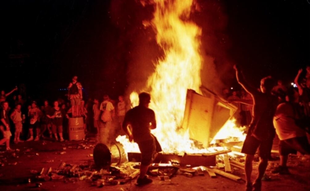 ¿De qué trata el documental  "Fiasco total: Woodstock ’99”?