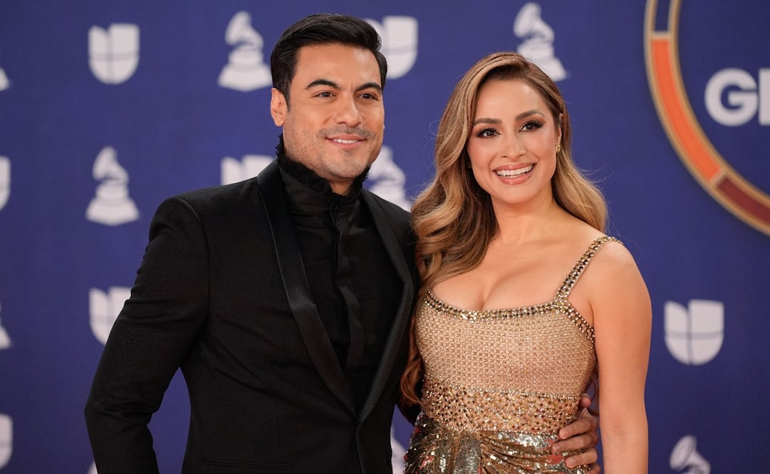 El cantante Carlos Rivera y su esposa Cynthia Rodríguez durante la entrega de los Latin Grammys. 
Foto: Archivo AP