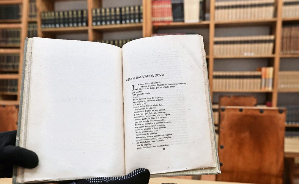 Reproducción del acervo que tiene el Centro de Estudios de Historia de México Carso del archivo personal Salvador Novo. Fotos: Berenice Fregoso/ El Universal.