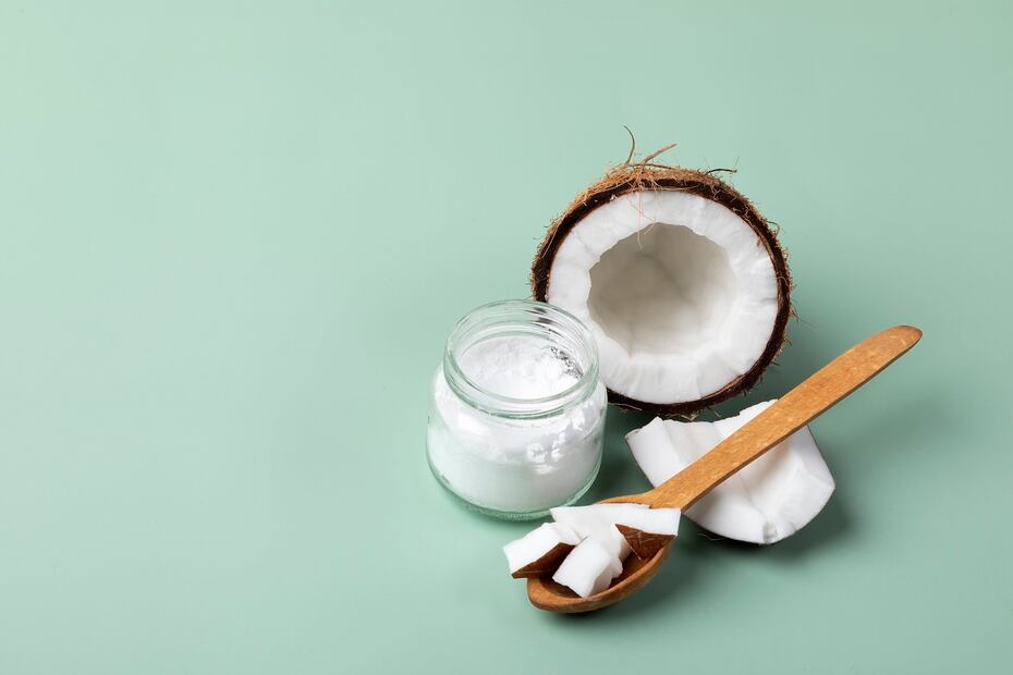 El aceite de coco ayuda a reparar el cabello dañado. Foto: Freepik