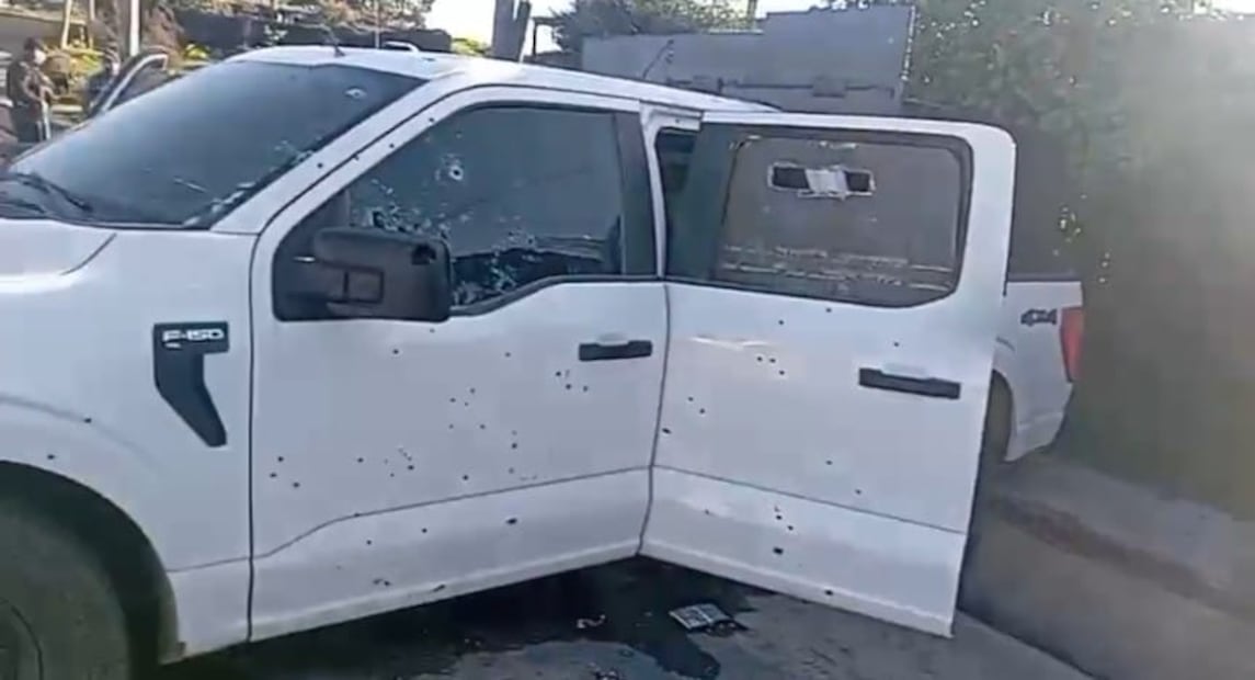 Una camioneta blindada con múltiples tiros, fue abandonada en territorio veracruzano tras el intenso enfrentamiento del pasado martes. (Foto: especial)