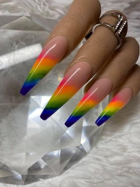 Los mejores diseños de uñas para llevar este Pride 2022