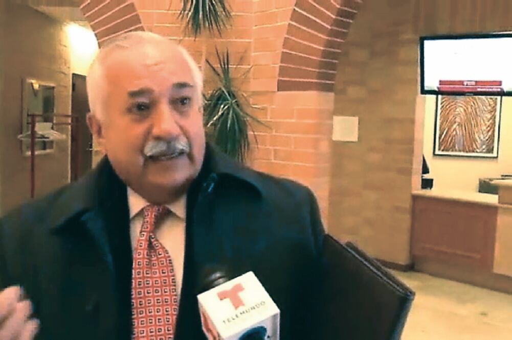 El cónsul de México en Denver, Colorado, Carlos Bello Roch, es señalado por promover en uso de su cargo la institución Foro Vail como una plataforma de negocios entre México y Estados Unidos (VIDEO TELEMUNDO DENVER)