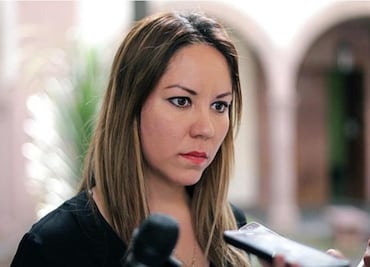 Acusan a exdiputada de SLP de entregar puesto de tacos con facturas y firmas falsas