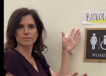 Baños del Congreso, nuevo campo de batalla de los republicanos contra legisladora transgénero en EU; “es un hombre biológico”, dicen