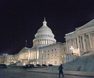 Congresistas latinos, contra encuentro entre AMLO y Trump