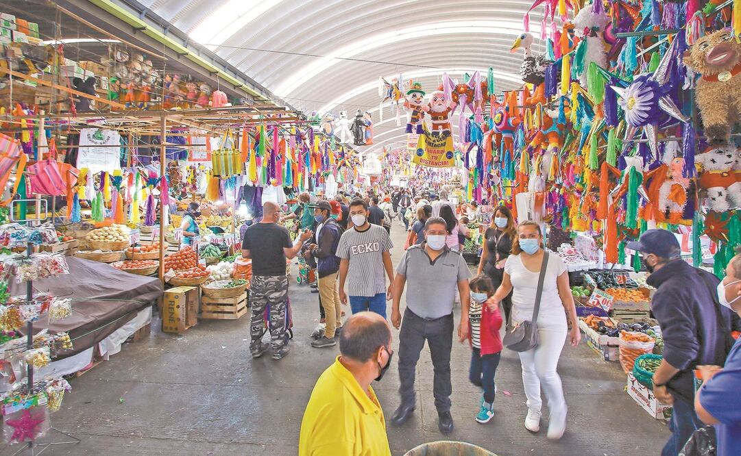 Los encuestados usarán su aguinaldo para la compra de regalos, ropa, calzado o festejos. Foto: Montserrat López. XINHUA