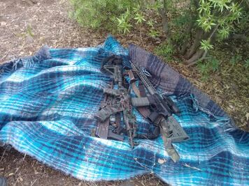 Encuentran rifles y cartuchos en automóvil abandonado en Sinaloa 