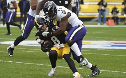 Kenny Pickett entra en protocolo de conmoción en la derrota de Pittsburgh con los Ravens