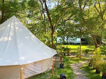 Conoce el glamping en una laguna dentro de un cráter, en Nayarit