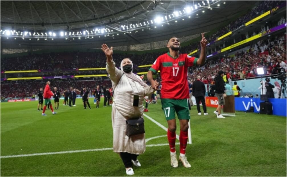 La emotiva celebración de un jugador de Marruecos con su madre