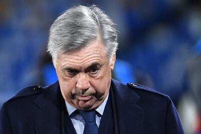 Napoli destituye a Carlo Ancelotti