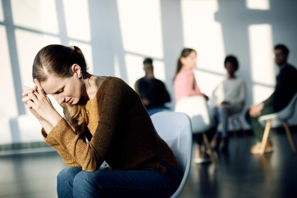 Ishikawa explicó que las personas, al considerar la ansiedad algo intolerable, tienden a evitar todas las situaciones que la provocan. Fuente: Freepik.