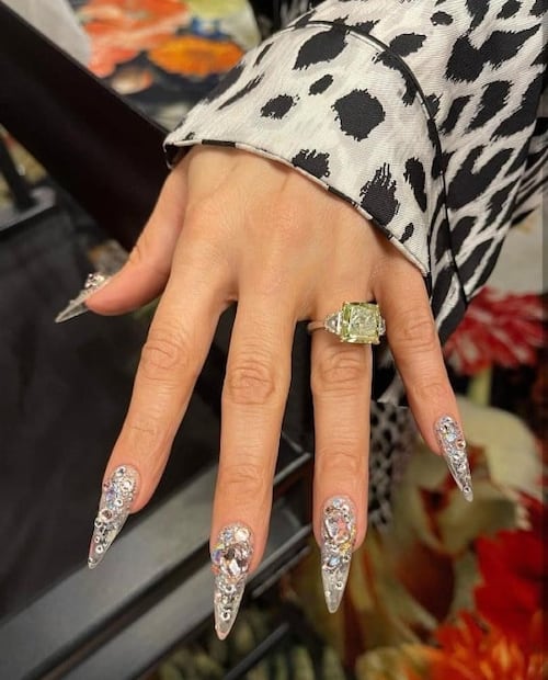 Las "uñas diamante" de Jennifer Lopez que vas a querer llevar esta temporada