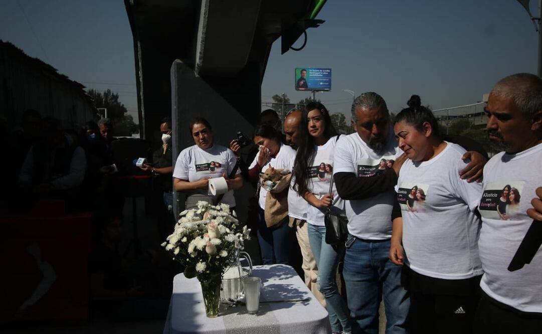 Misa en inmediaciones de coladera sin tapa en Iztacalco. Foto: Carlos Mejía/ EL UNIVERSAL
