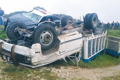 Volcadura deja 14 migrantes y cuatro agentes lesionados