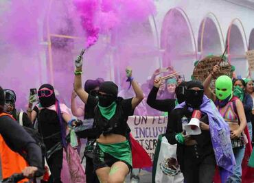 Con baile y sin violencia, llega al Zócalo marcha por el Día de acción global a favor del aborto