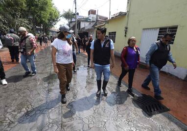 Alcaldía Venustiano Carranza atiende a  familias afectadas por las lluvias; realizan labores de limpieza y sanitización