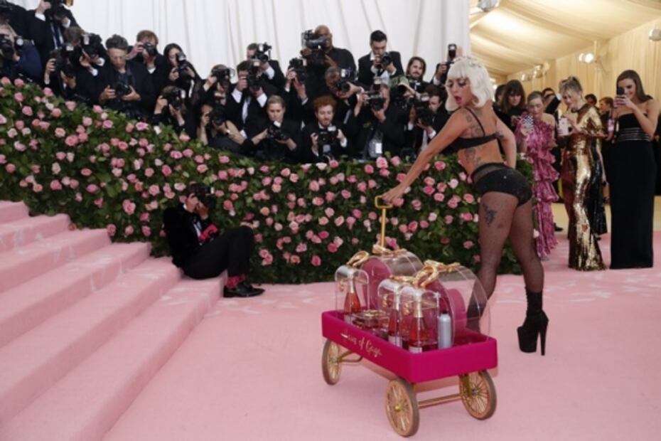 Los looks de los anfitriones de la Met Gala