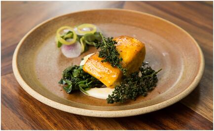 #RECETA Dorado en mantequilla de achiote sobre quelites y puré de maíz