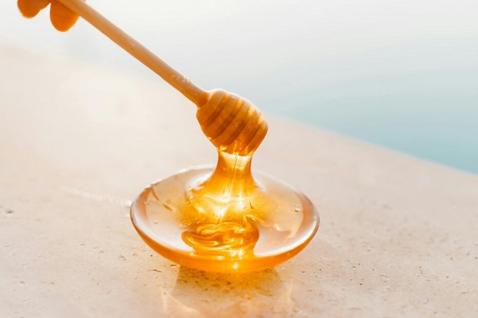 La miel es un elixir dorado que las abejas crean a partir del néctar de las flores. Foto: Pexels