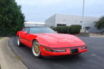 El Corvette V12 que quería devorar al Dodge Viper y jamás lo logró