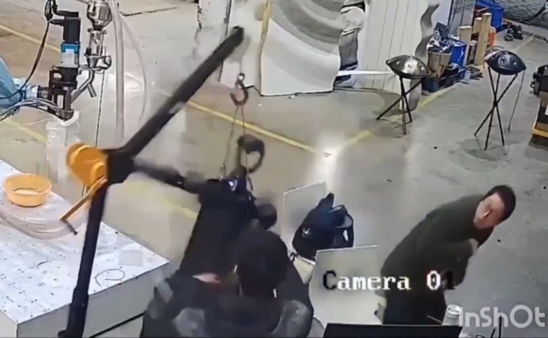 Robot es captado fuera de control. Foto: Redes Sociales