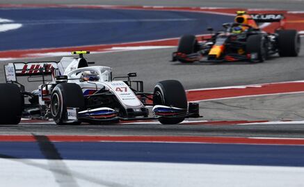 'Checo' Pérez explota con Mick Schumacher tras choque y lo llama idiota 