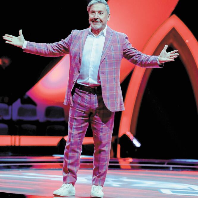 El cantante, que fue coach de La voz Azteca, prueba en el reggaetón. AZTECA