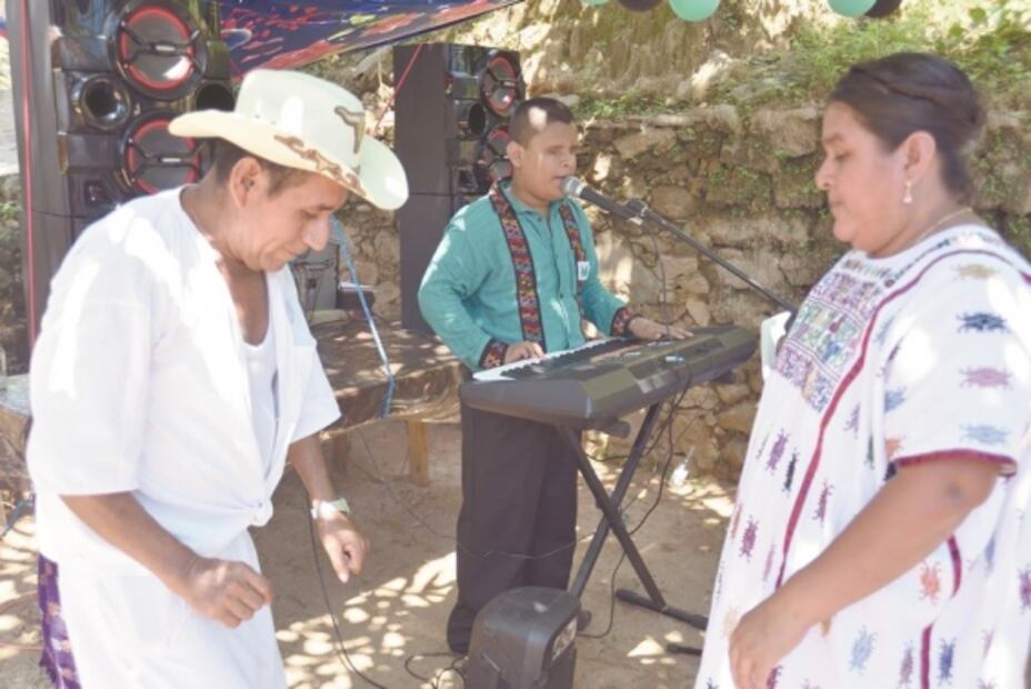 Frank, el maestro que no se fue hasta que enseñó a leer y escribir en Braille