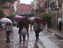 Por tormenta tropical "Alvin" pronostican lluvias fuertes este viernes 30 de mayo; estos son los estados afectados