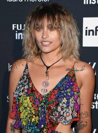 La hija de Michael Jackson desafía los cánones de belleza con piernas peludas