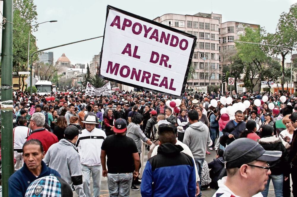 Al cumplir 100 días al frente de la delegación Cuauhtémoc, Ricardo Monreal dio su informe ante más de 2 mil personas (ARCHIVO EL UNIVERSAL)