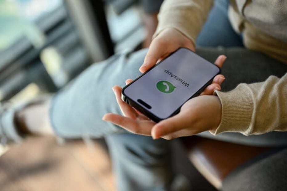 WhatsApp permitirá reproducir videos en segundo plano. Foto: Adobe Stock