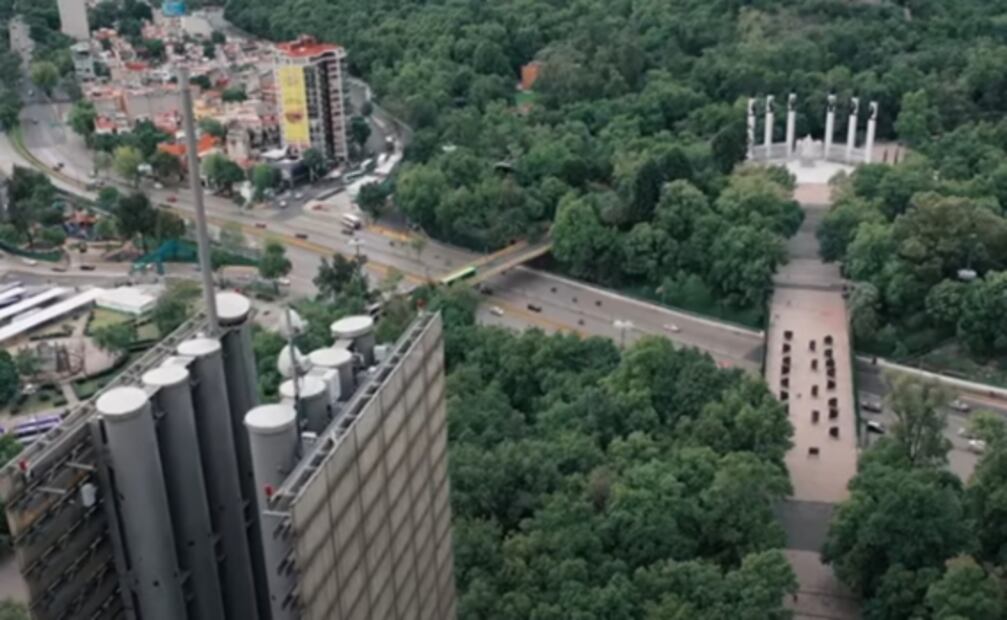 Rescatan drone atrapado desde hace dos años en la Estela de Luz