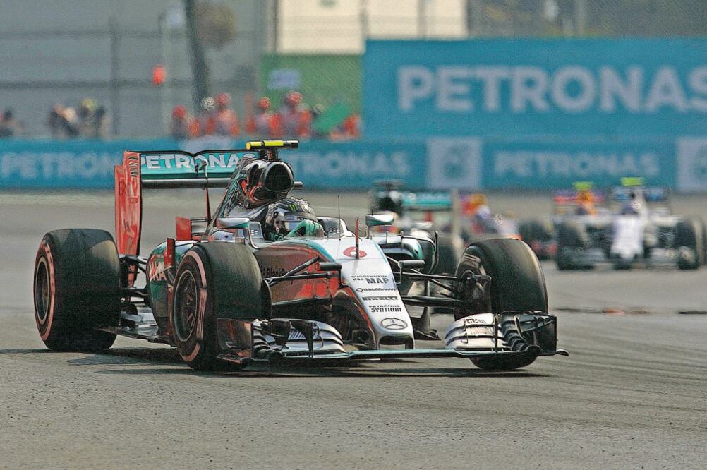 El piloto alemán de Mercedes tan sólo dejó la punta de la carrera cuando entró dos veces a los fosos (ALEJANDRO ACOSTA. EL UNIVERSAL)