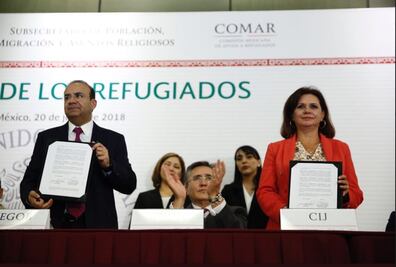 Entrega Gobernación CURP temporal a migrantes para acceder a servicios públicos
