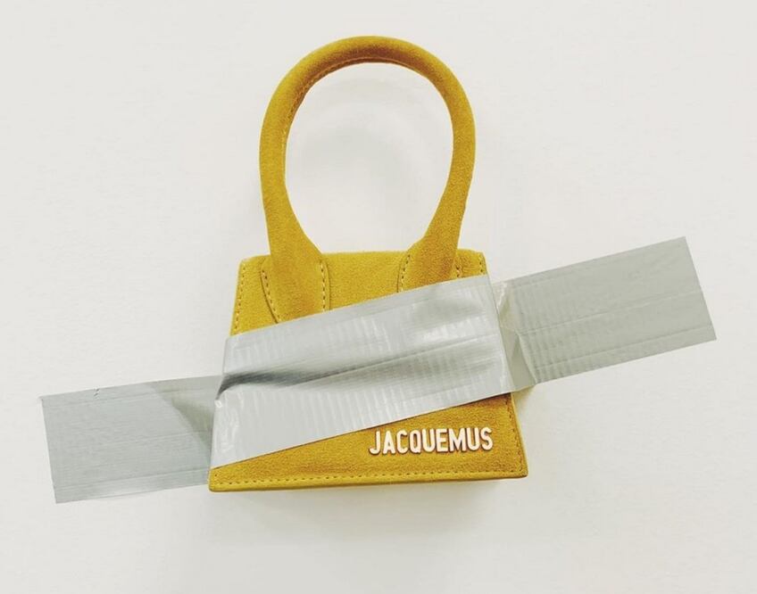 Jacquemus se inspira en la obra del artista contemporáneo, Maurizio Cattelan y lanza su propia versión Foto: Instagram