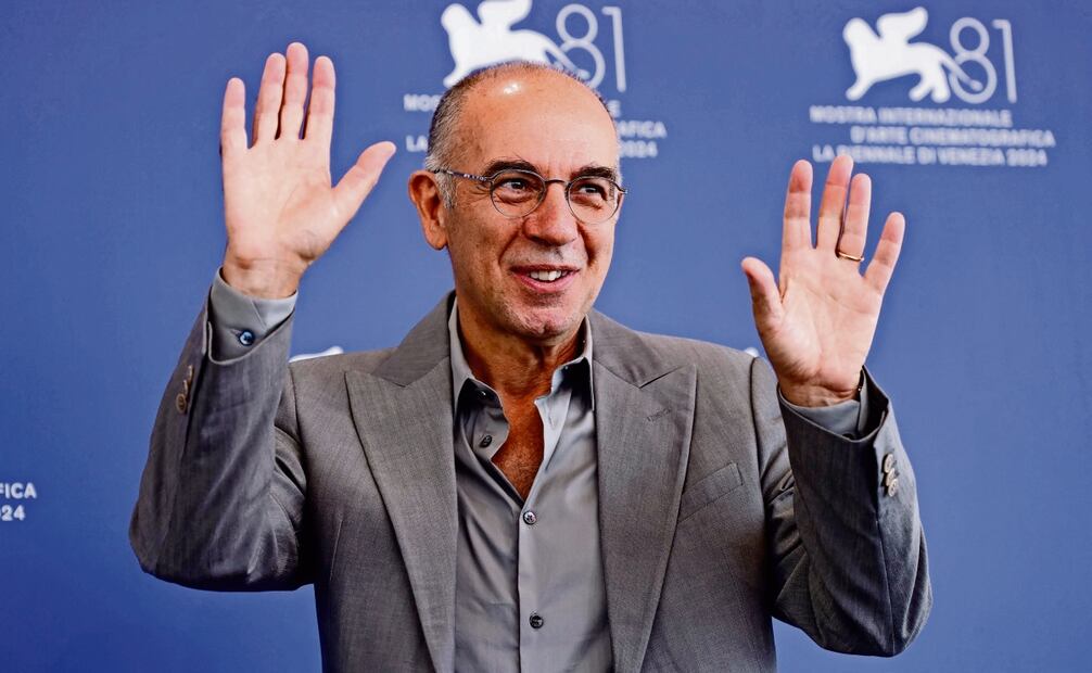 El director italiano Giuseppe Tornatore, quien formará parte del Jurado, posó ante los fotógrafos a su llegada al certamen de cine. Foto: EFE