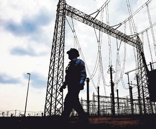 Ven expertos probable freno a reforma eléctrica