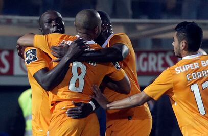 En duelo de mexicanos, Porto vence al Feirense