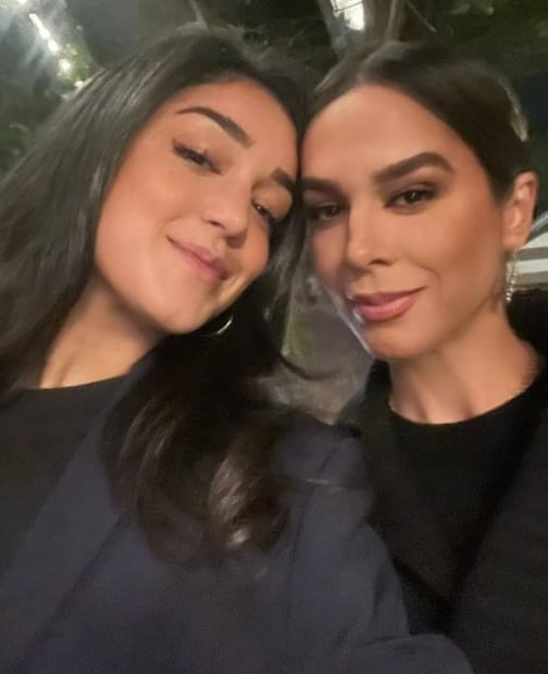 Biby Gaytán celebra 51 años y parece ¡la hermana de sus hijos!