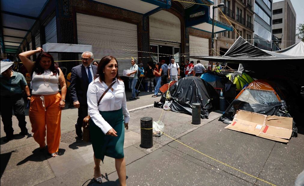 El plantón de maestros de la CNTE ha provocado una disminución en las ventas de hasta 80% en los comercios del Centro Histórico de la Ciudad de México. Foto: Diego Simón Sánchez/EL UNIVERSAL
