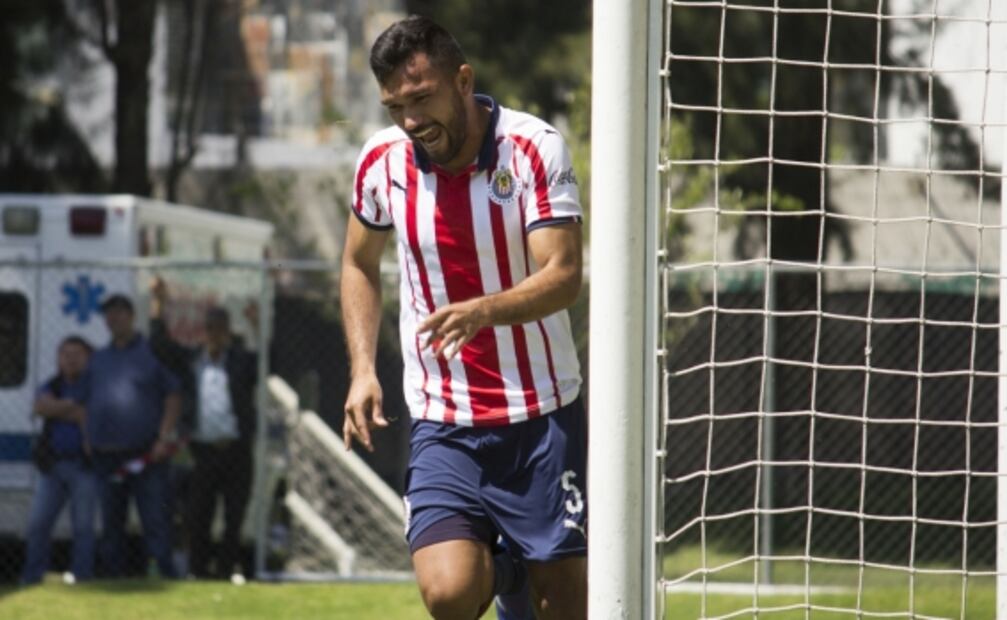 Peláez tampoco puede controlar la indisciplina en Chivas