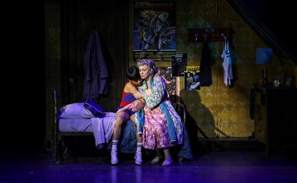 Rinden homenaje a Norma Lazareno por 60 años de carrera