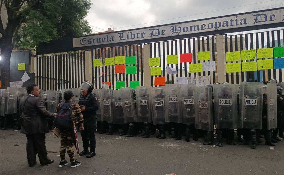Vecinos se enfrentan contra policías en alcaldía Cuauhtémoc (29/05/2025). Foto: Especial