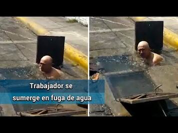 Trabajador se sumerge en registro para reparar fuga de agua potable en Satélite