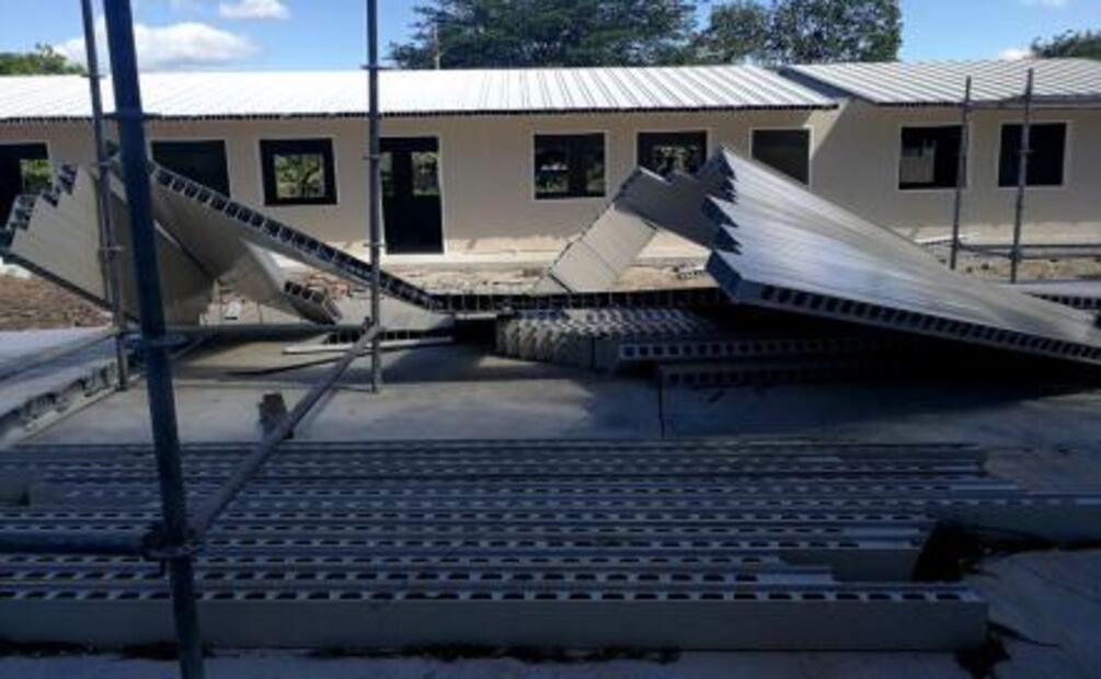 Vientos del Istmo tiran aulas provisionales de $426 mil en Juchitán
