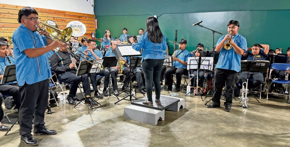 La academia Maqueos Music imparte clases a diario para mexicanos desde los cinco años hasta edad adulta. Foto: Especial